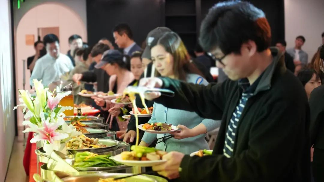 首届房外房老友会：共绘未来蓝图，携手共创机遇